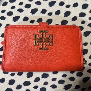 NWT Tory Burch Britten Smartphone Wallet - Spiced Orange